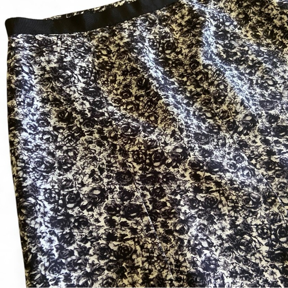 Banana Republic Silk Black White Floral A-Line Midi Office Skirt Womens Size 4 - Picture 2 of 5